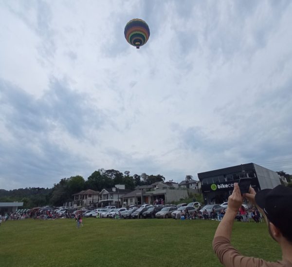 Passeio de balão é atração de evento em Santa Clara do Sul