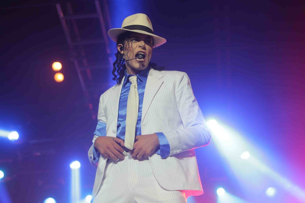 Cover de Michael Jackson se apresenta no Teatro da Univates