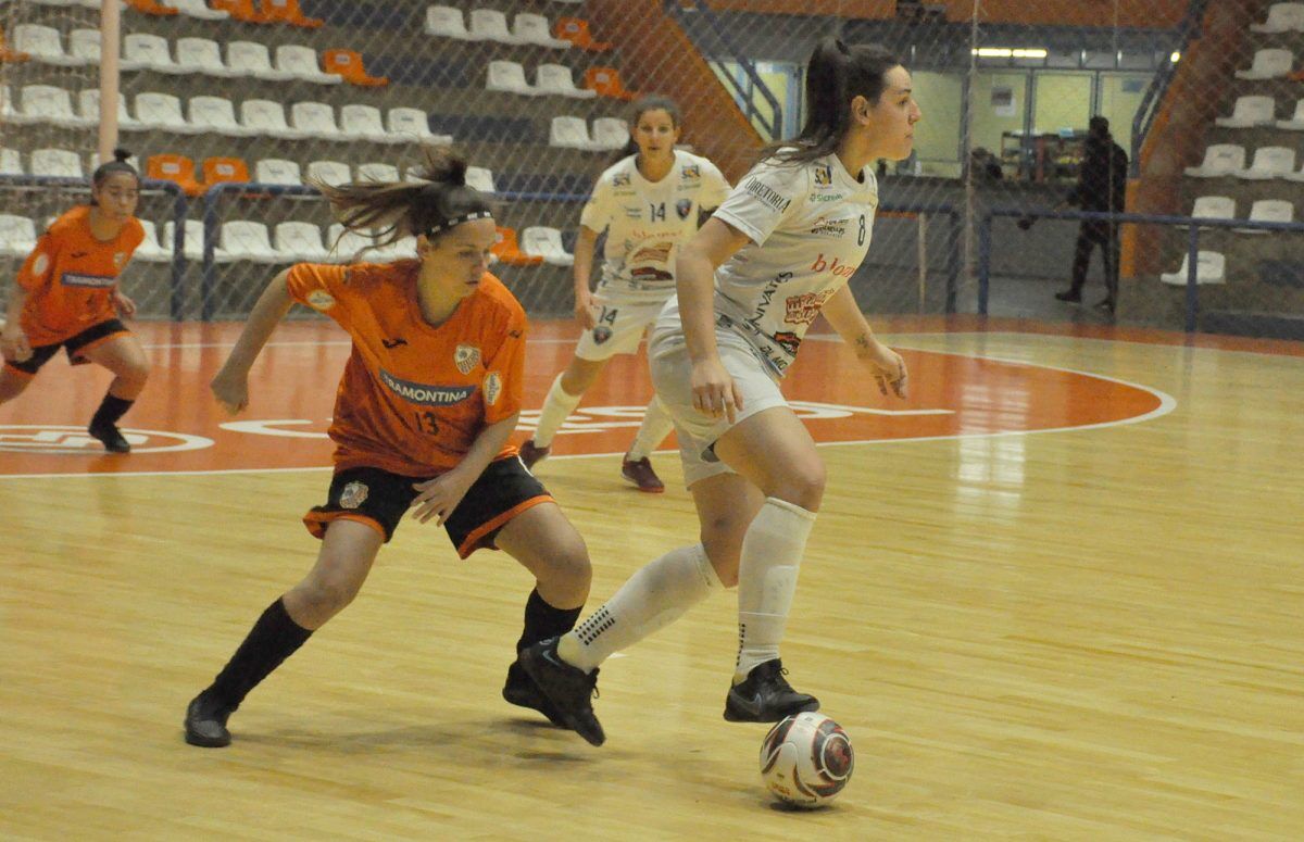 Equipe feminina da Alaf em quadra