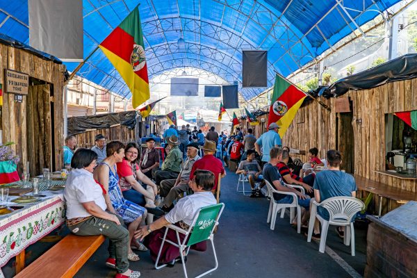 Semana Farroupilha impulsiona economia local e atrai turistas de fora do RS