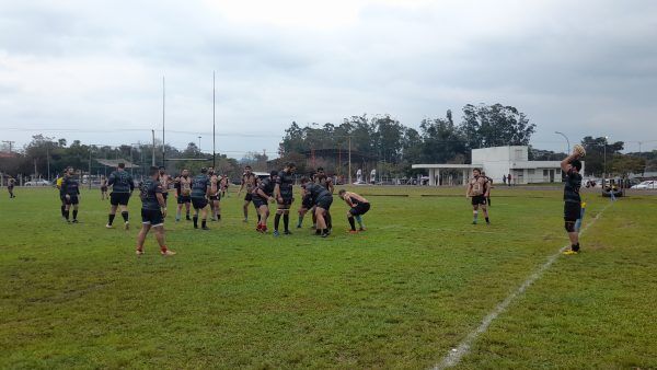 Centauros vence e assume a liderança