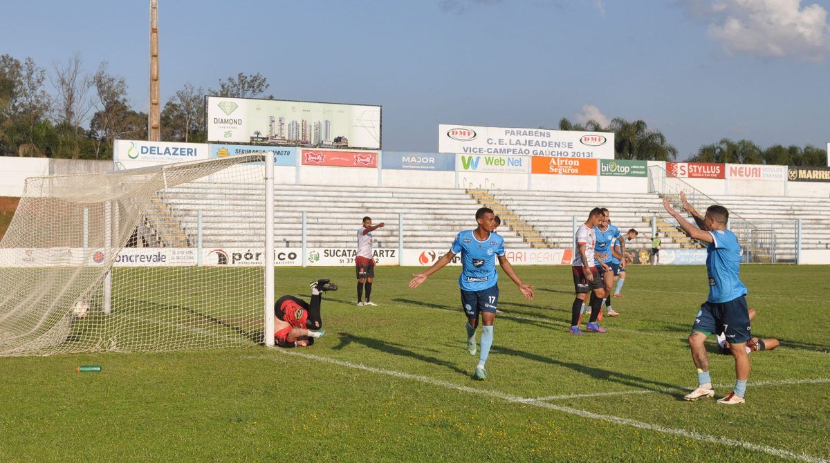 Lajeadense derrota o Garibaldi na Arena Alviazul