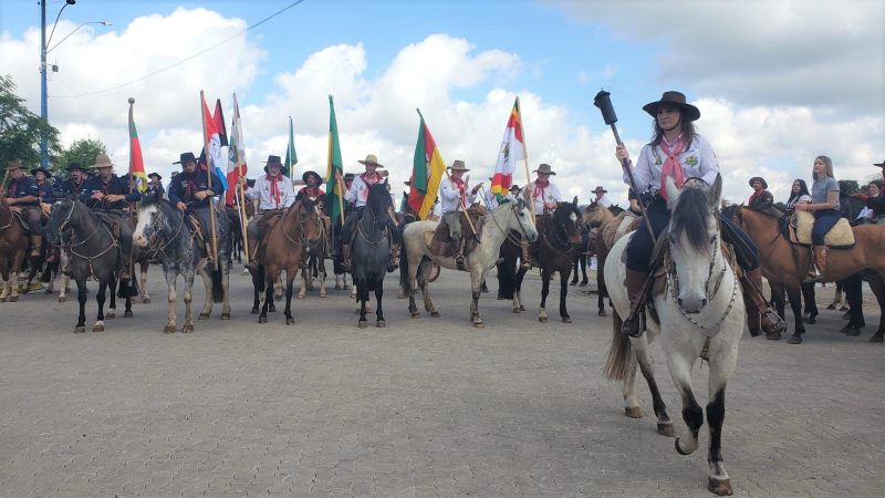 GALERIA: Cerca de 300 cavalarianos desfilam em Estrela