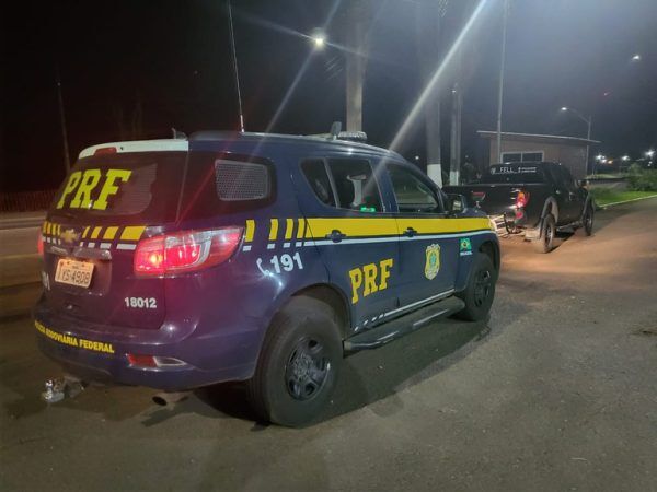 PRF recupera caminhonete furtada e prende suspeito em Lajeado