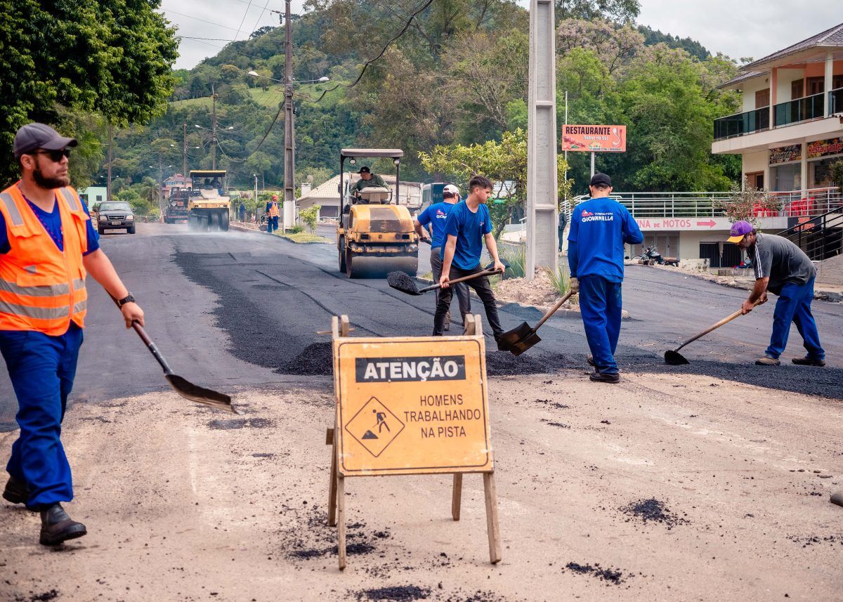 Pavimentação da avenida Gramado avança para fase final