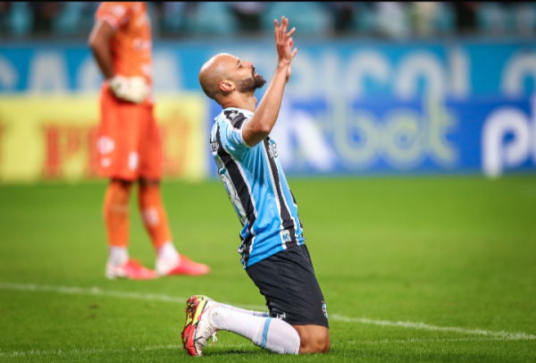 Grêmio volta a vencer após quatro rodadas