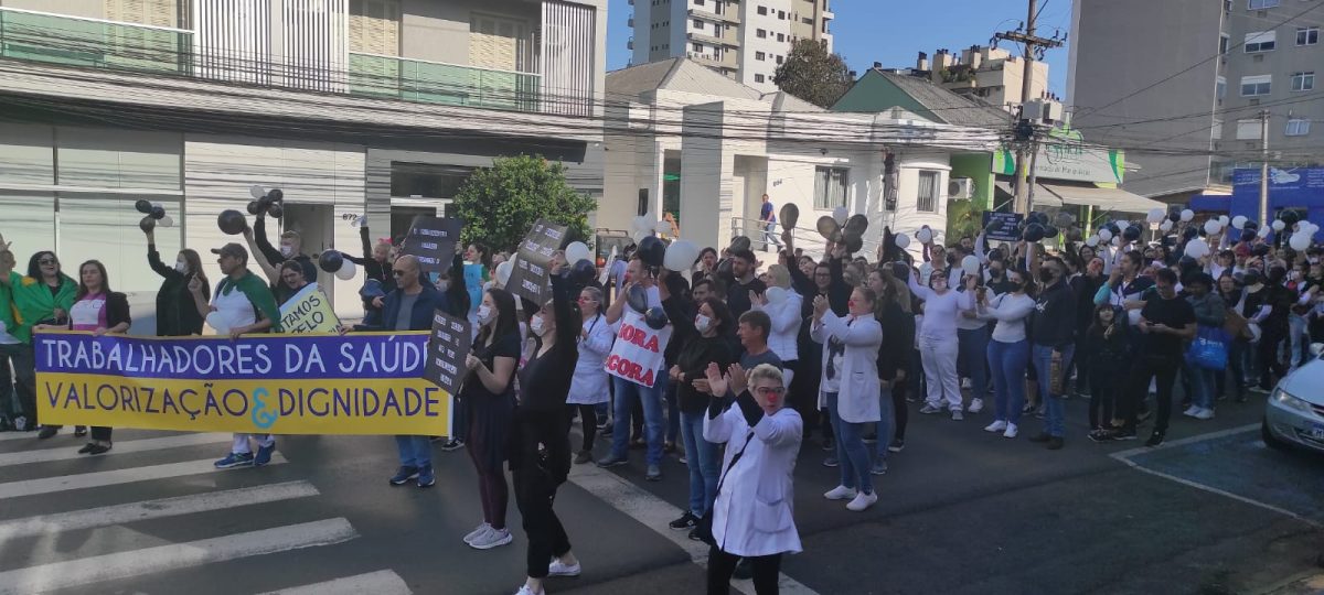 Enfermeiros protestam contra decisão do STF