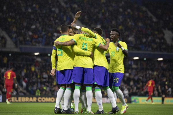 Brasil goleia Gana em penúltimo amistoso antes da Copa