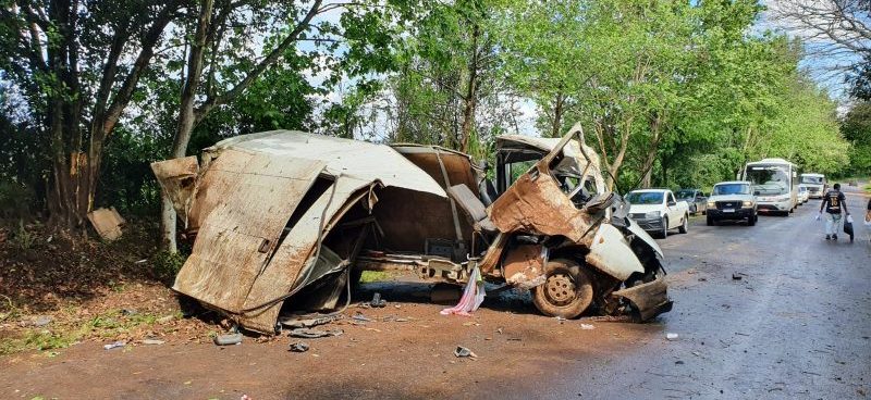 Motorista colide contra árvore e sofre ferimentos em Bom Retiro do Sul