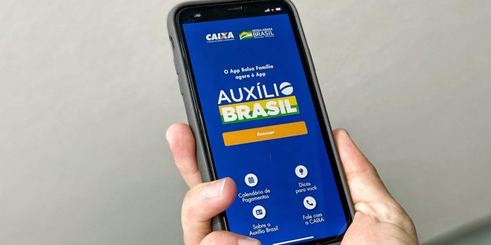 Auxílio Brasil começa a pagar R$ 600 a 20 milhões de famílias nesta segunda