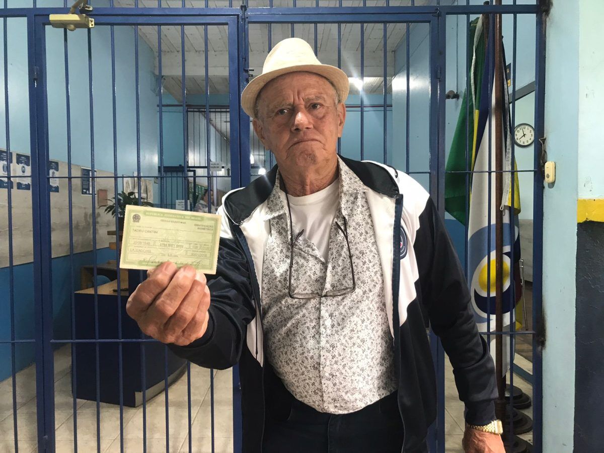 Tadeu Cantini foi o primeiro a votar em seção do Melinho, em Lajeado