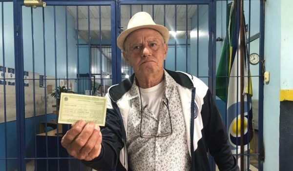 Tadeu Cantini foi o primeiro a votar em seção do Melinho, em Lajeado