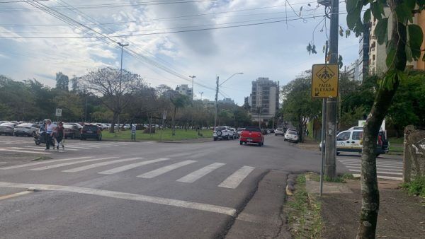 Finalizado projeto de rotatória no acesso ao Parque dos Dick