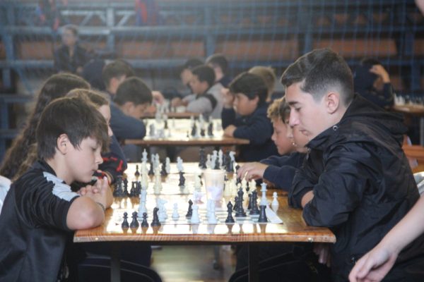 Estratégia e concentração: o xadrez aliado ao ensino