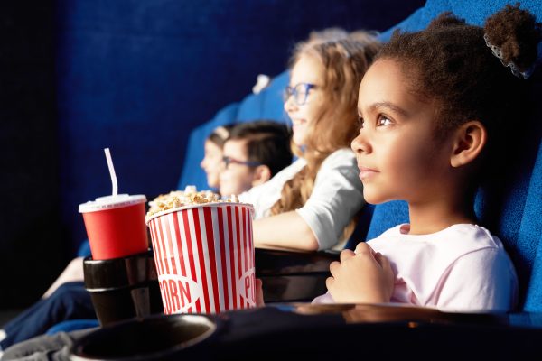 Para ir ao cinema, conheça alternativas às tradicionais pipoca e refrigerante