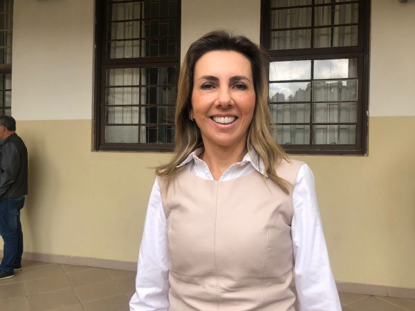 Gláucia Schumacher vota no Castelinho, em Lajeado