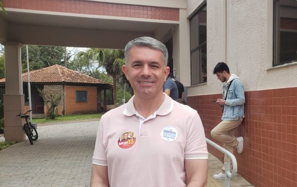 Maneco Hassen vota na Câmara de Vereadores de Taquari