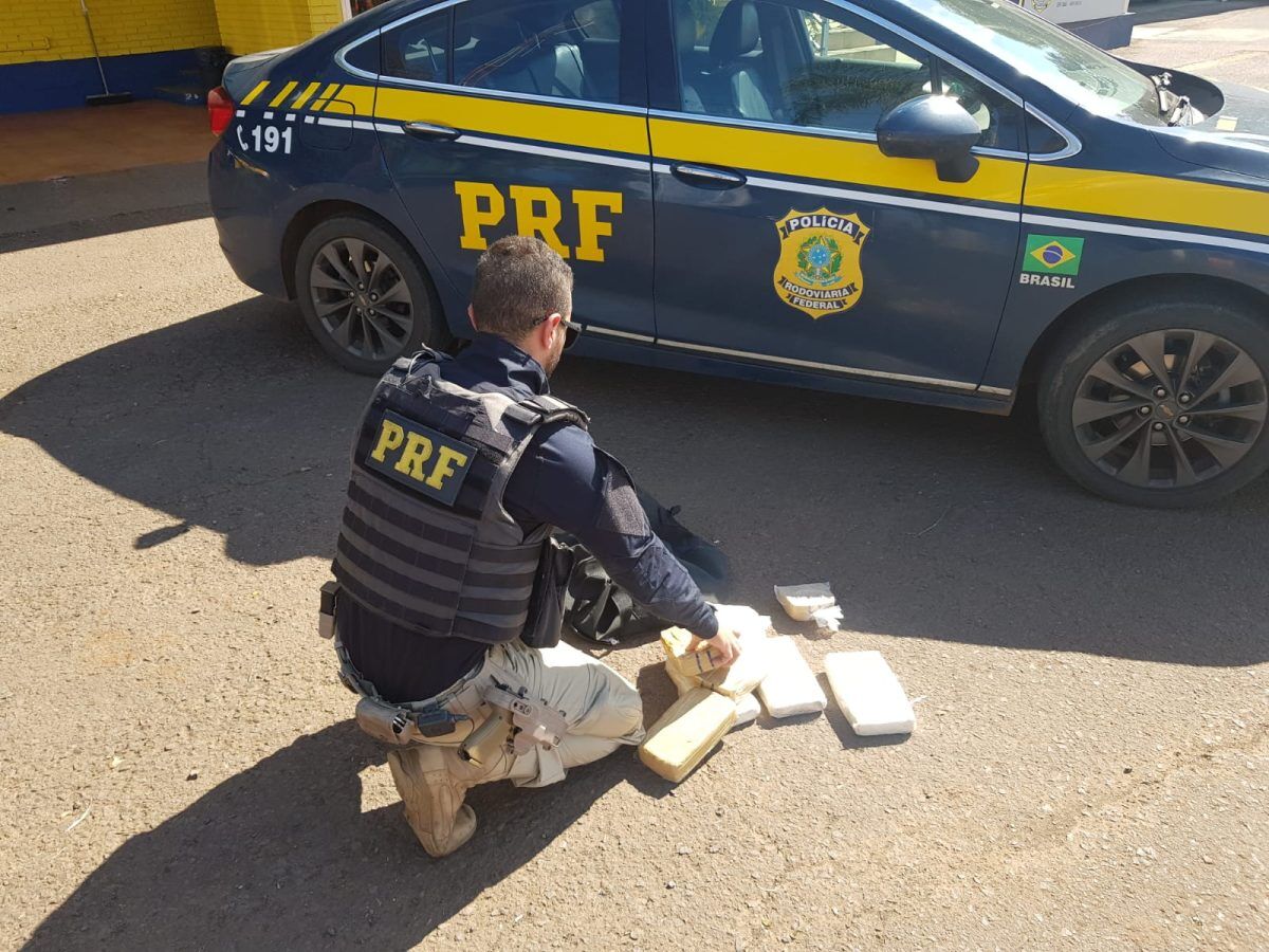 Passageira é presa com 7kg de drogas na bagagem