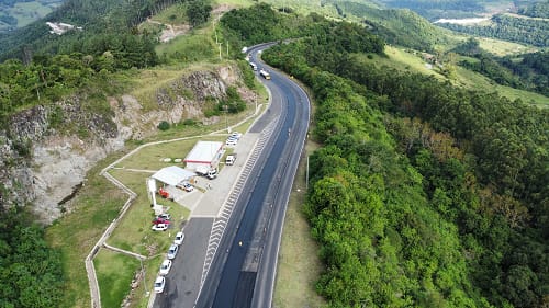 CCR ViaSul recupera pavimento no trecho da serra de Pouso Novo