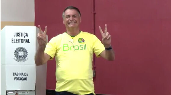 Bolsonaro vota no Rio de Janeiro