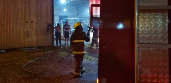 Incêndio atinge galpão em Estrela