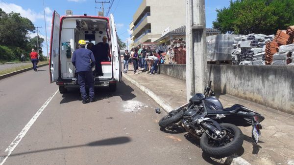 Acidente entre carro e moto deixa dois feridos em Lajeado