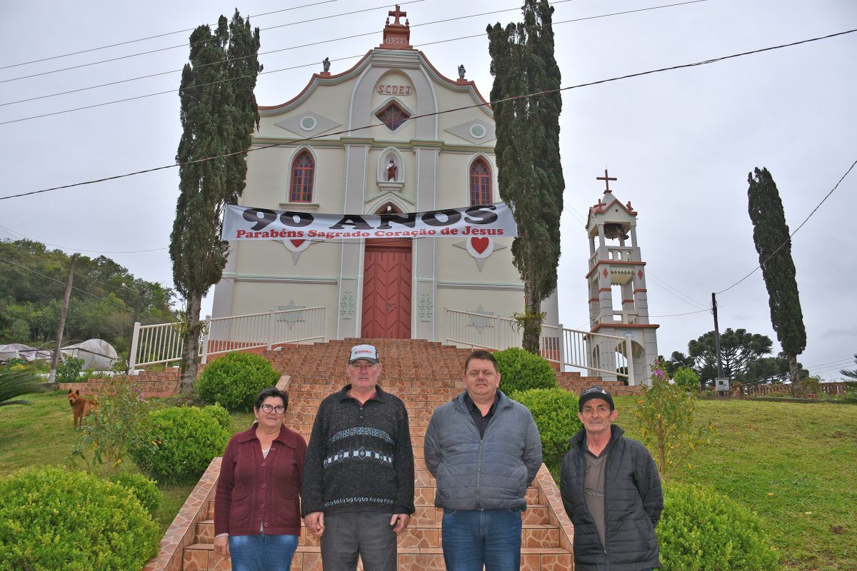 Comunidade celebra 90 anos de história