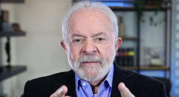 Lula deve anunciar primeiros ministros nesta sexta-feira, diz Gleisi
