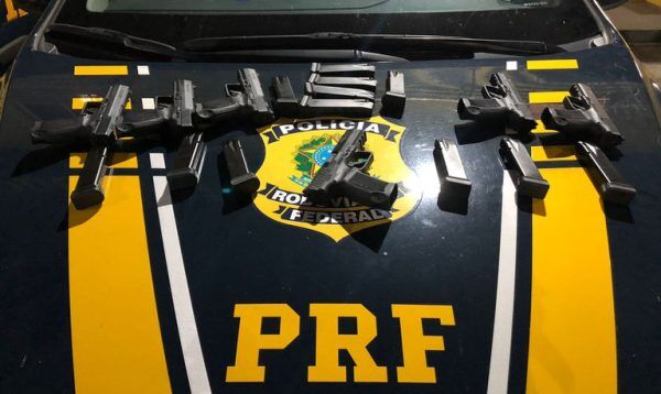 PRF apreende armas e carregadores na BR-386 em Montenegro