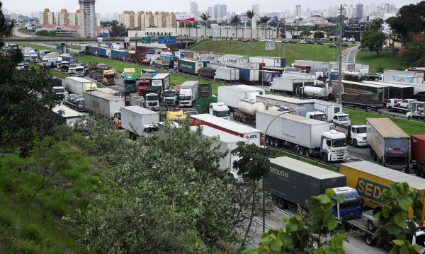 Bloqueios resultam em mais de R$ 5,5 milhões em multas