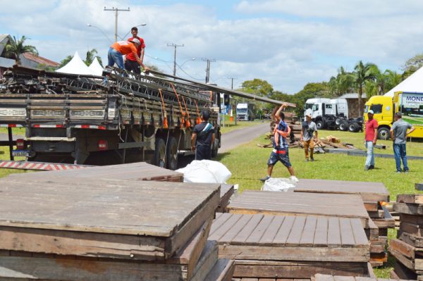 Expositores intensificam montagem das estruturas no Parque do Imigrante
