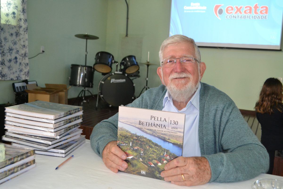 Pella Bethânia lança livro dos 130 anos
