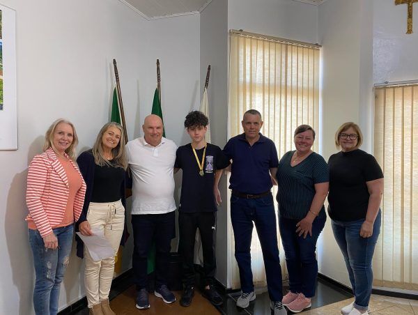 Aluno recebe medalhas em Olimpíada Brasileira de Astronomia e Astronáutica