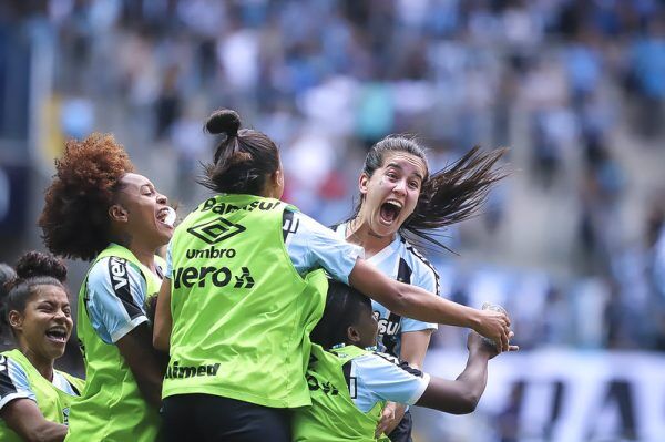 Grêmio goleia o Internacional e conquista o Gauchão Feminino