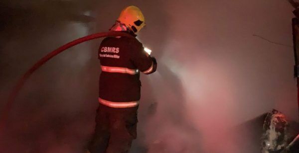 Incêndio destrói residência em Lajeado