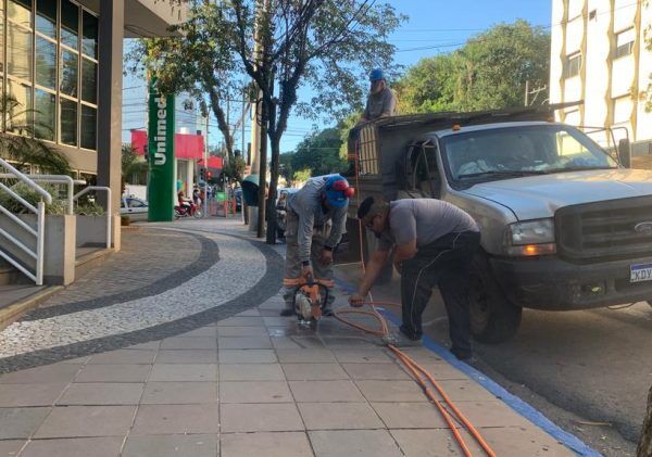 Iniciam obras da parada de ônibus na Avenida Benjamin Constant