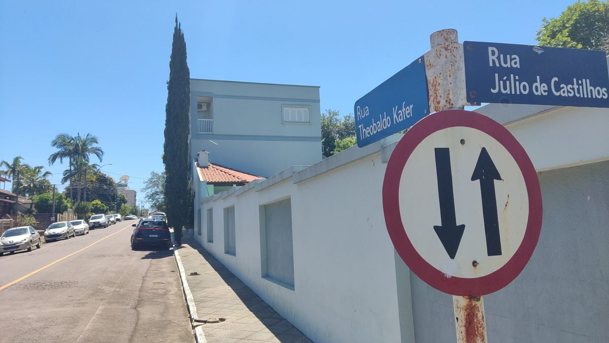 Governo de Arroio do Meio instala ponto de ônibus próximo ao hospital