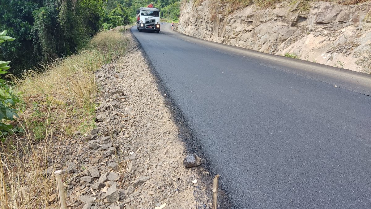 Daer intensifica obra de asfalto entre Arroio do Meio e Travesseiro