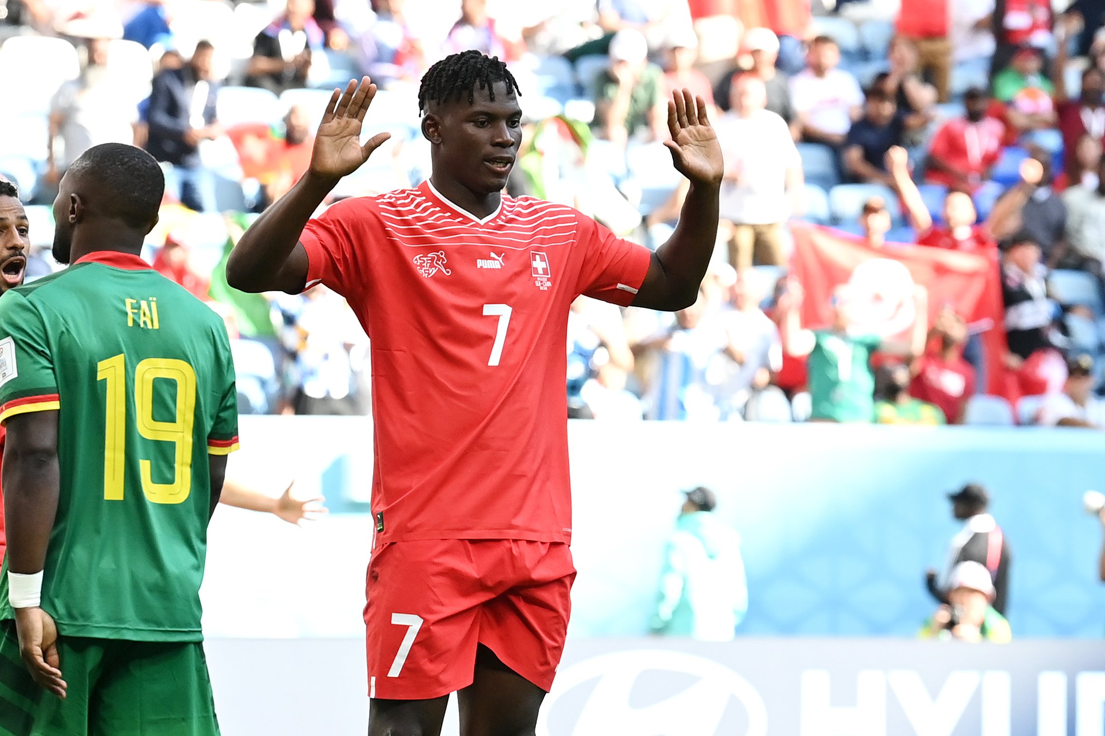 Suíça vence Camarões e lidera grupo do Brasil