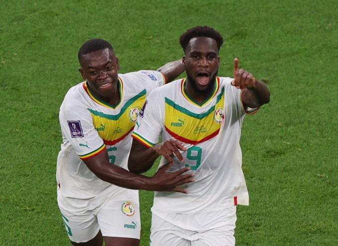 Senegal vence e elimina o Catar