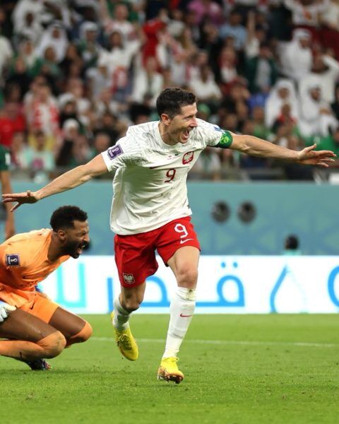 Lewandowski desencanta e Polônia derrota a Arábia Saudita