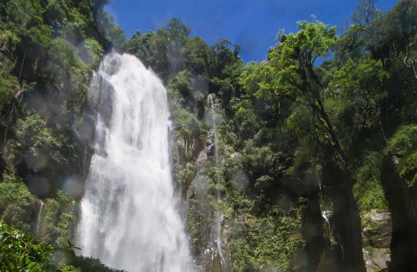 Roteiro passa por até dez cascatas em quatro municípios
