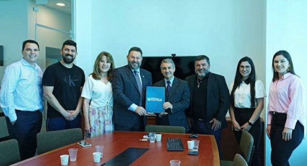 Comitiva dos Vales visita embaixada brasileira em Israel