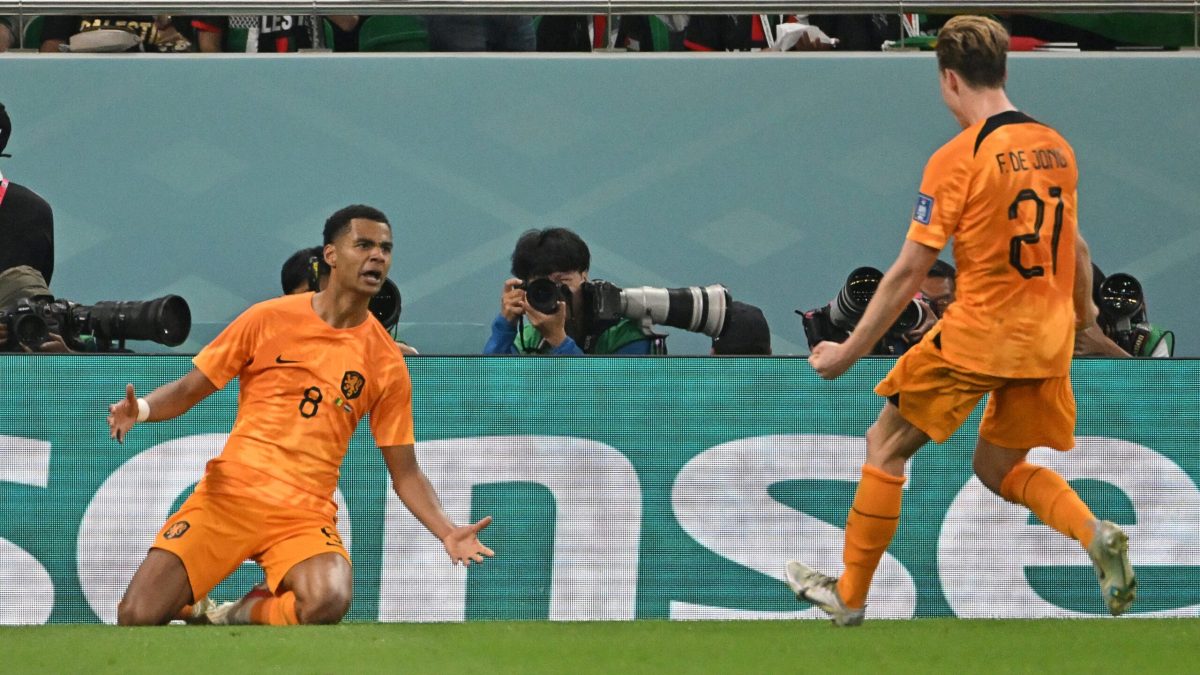 Holanda vence Senegal com dois gols no fim