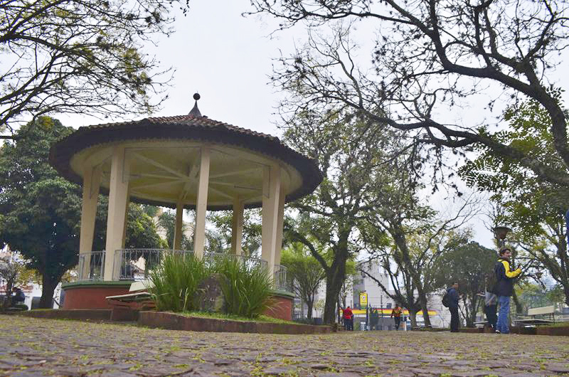 Você conhece a Praça Marechal Floriano?