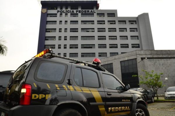 PF suspende emissão de passaportes por falta de verba