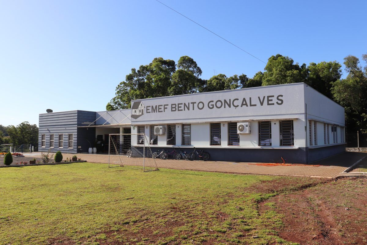 Escolas recebem sistemas de alarme e salas climatizadas