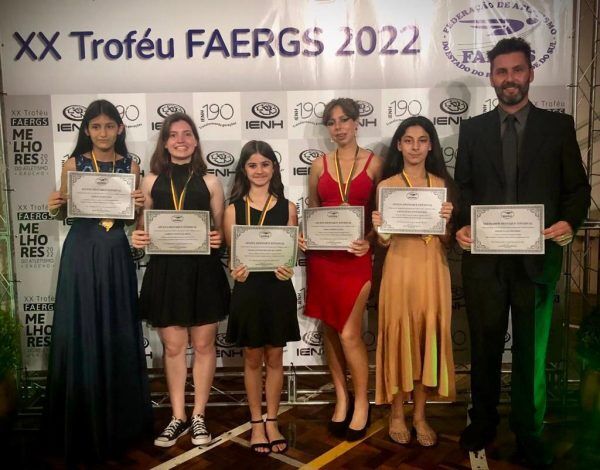 Atletas de Lajeado recebem premiação no troféu FAERGS de Atletismo