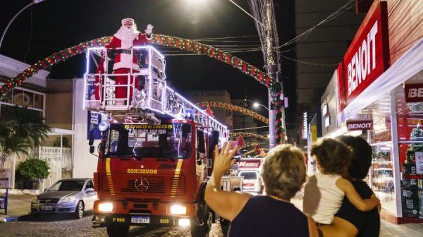 Caravana Iluminada leva alegria à noite de Lajeado