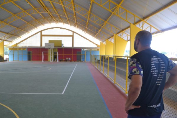 Comunidade escolar celebra inauguração de ginásio esportivo